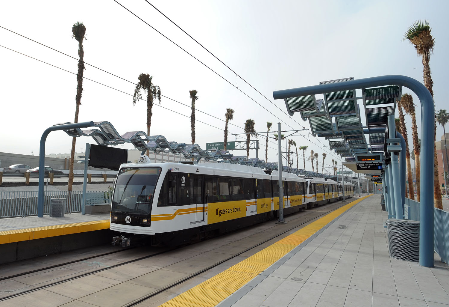 Expo Line Stations Los espacios son amplios y cuenta con seis bancas donde podrá esperar tranquilamente el tren. (Foto Juan Ocampo/ El Pasajero).