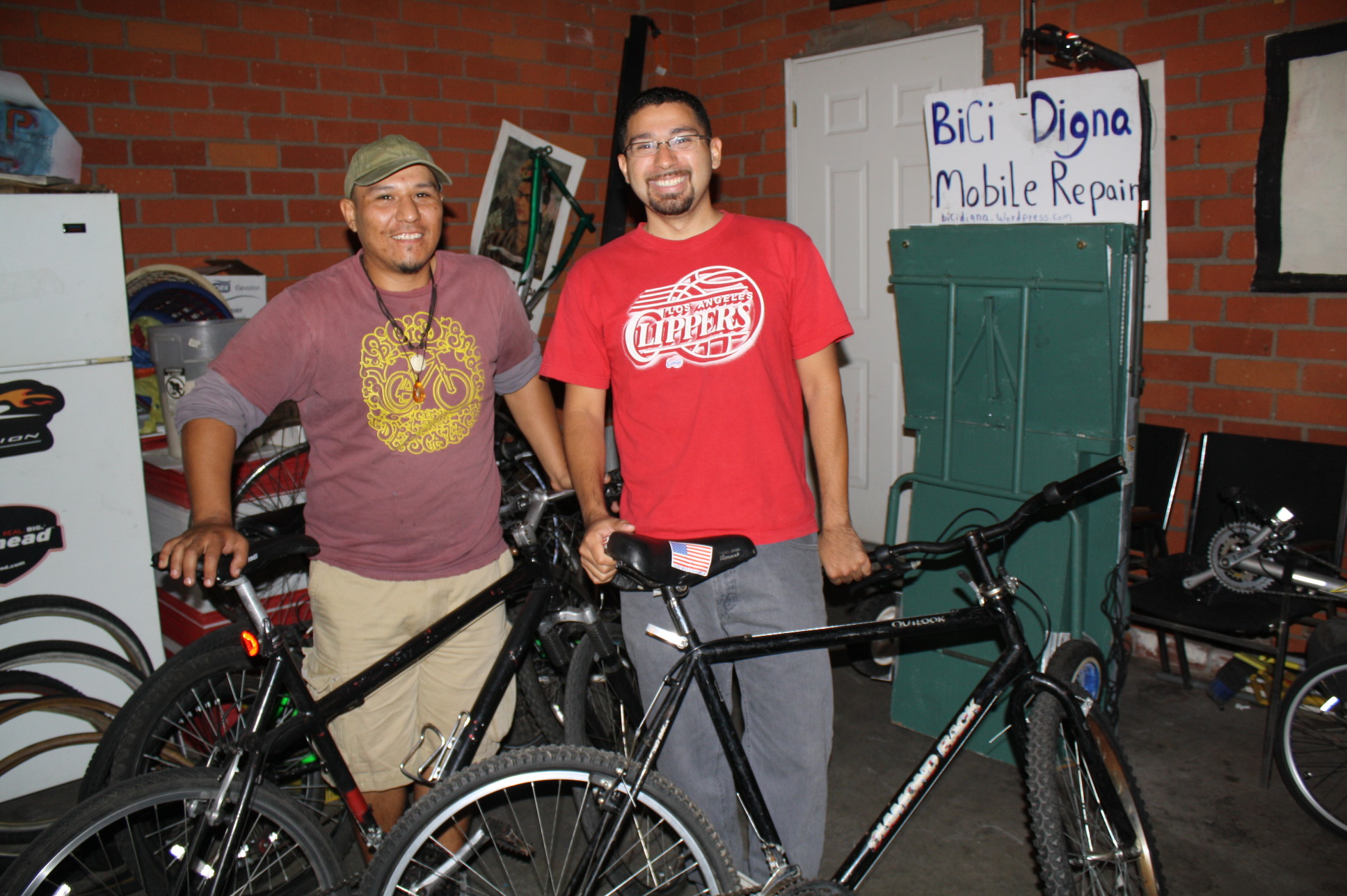 Bicidigna 039 Andy Rodríguez, derecha, y Leonel Carrillo, son dos de los fundadores de Bici Digna (Foto Agustín Durán/ El Pasajero)