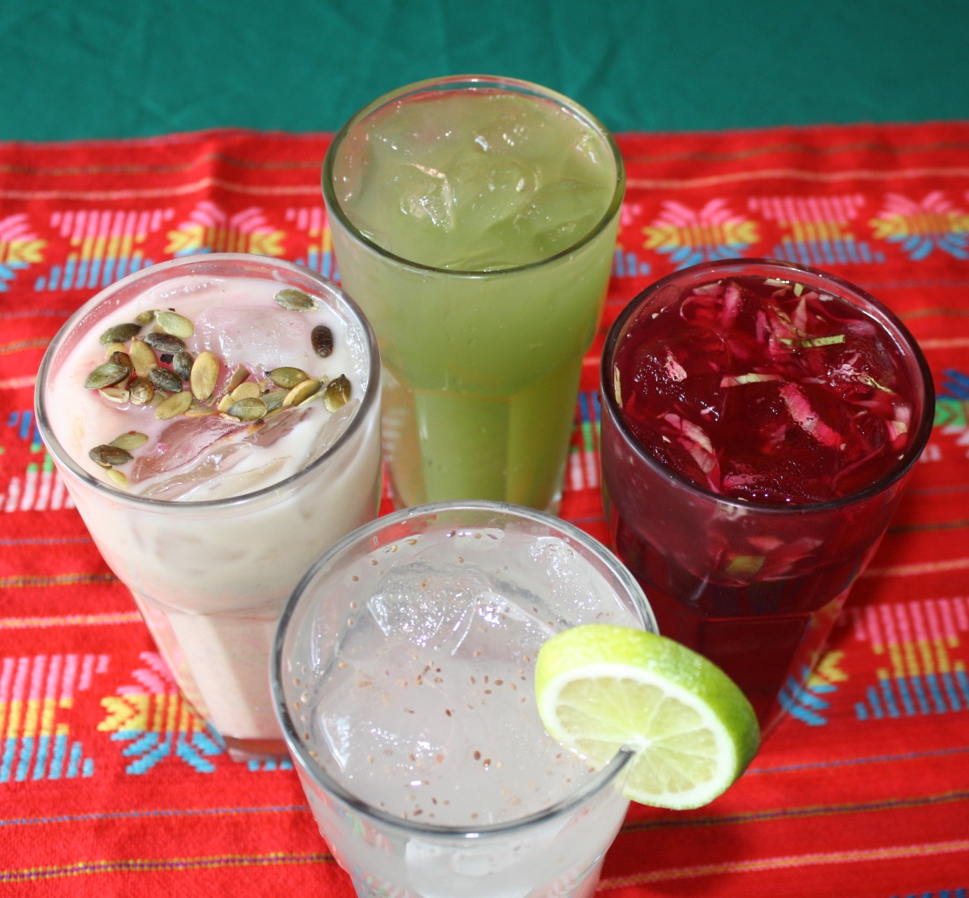 Las Aguas de Nopal, Betabel, Chía y Horchata de semilla de calabaza (Foto de Agustín Durán / El Pasajero)