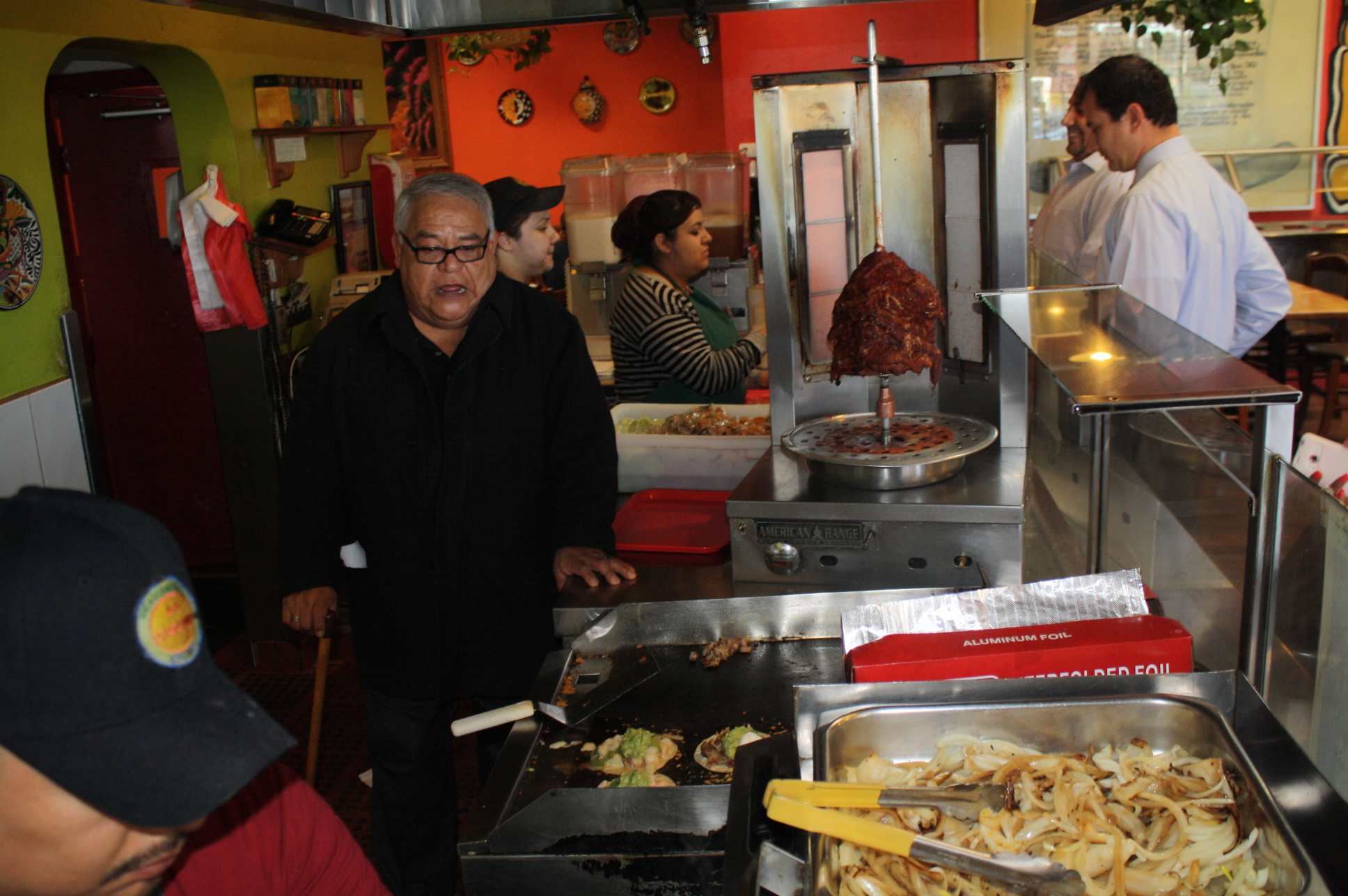 Ángel Medina, originario de Guadalajara y dueño del restaurante. (Fotos de Agustín Durán/ El Pasajero)