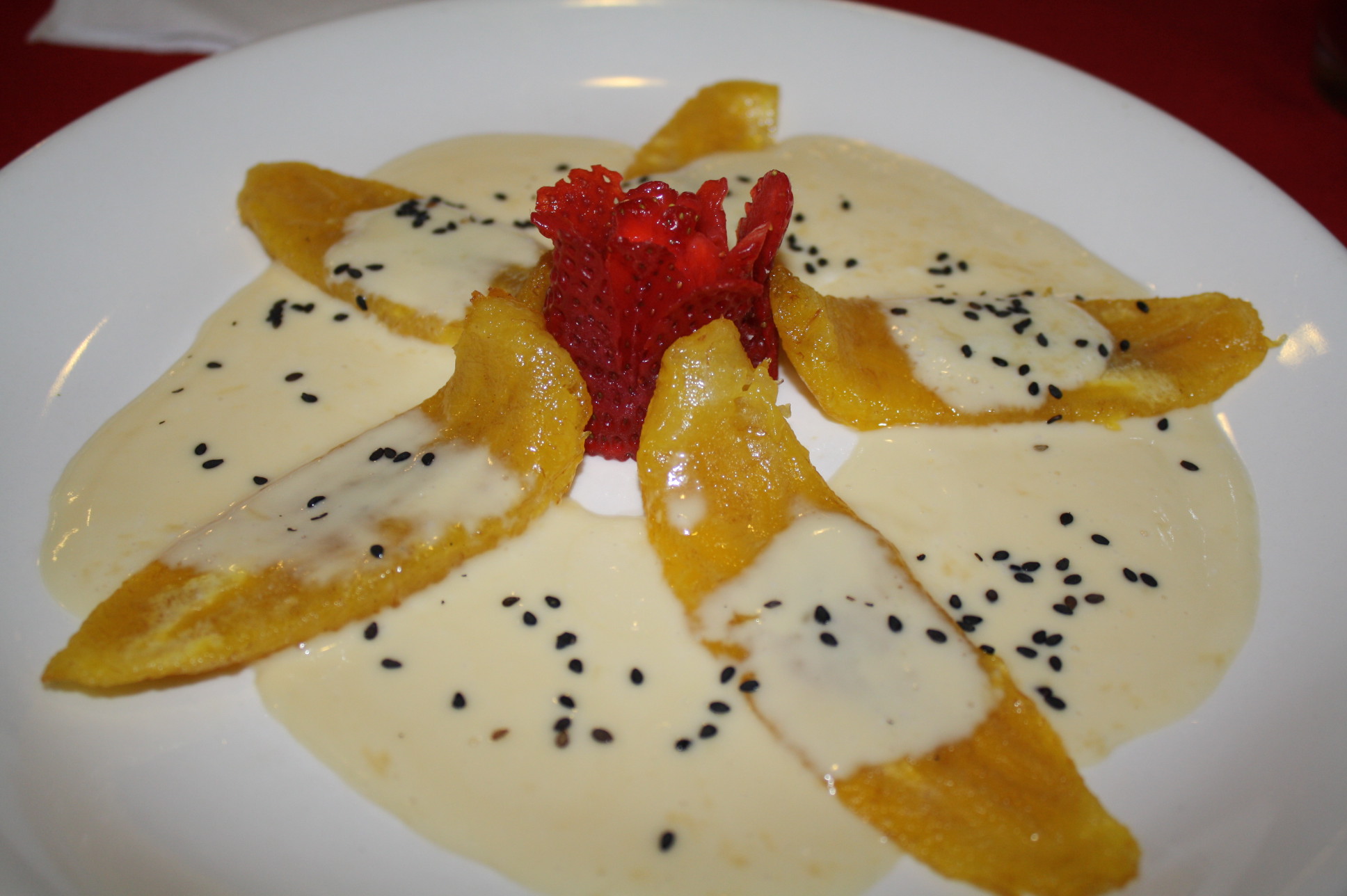 Diosa del Tiempo Diosa del Tiempo, plátanos fritos con salsa de tequila y ajonjolí negro. (Foto Agustín Durán/El Pasajero)