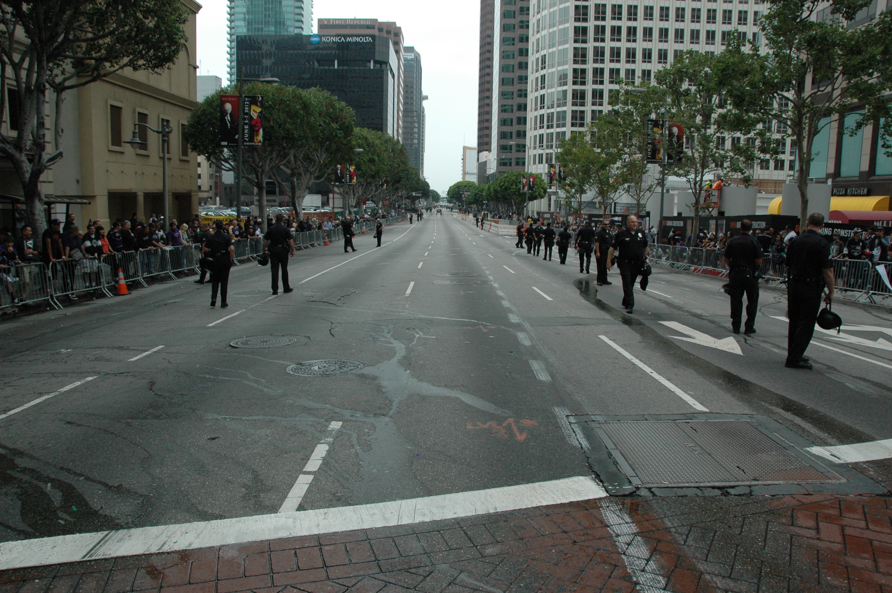 Kings Parade Un aspecto de la calle Figueroa hacia Staples Center de la esquina con la calle 7th. (Foto José Ubaldo/El Pasajero).