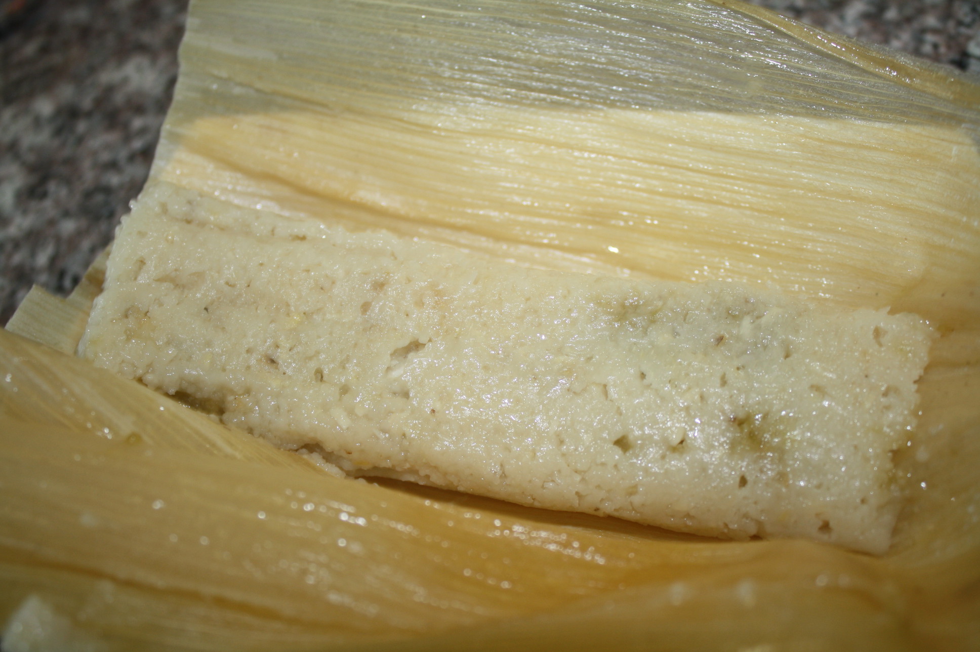 Tamal Los tamales de pollo en Los Angelitos Bakery son los más solicitados (Foto de Agustín Durán/El Pasajero)