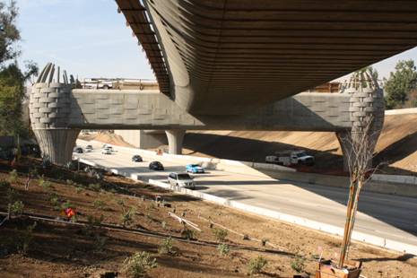 Puente210 Muy bonita fotografía que nos envió por correo electrónico este mediodía la Gold Line Construction Authority, la agencia que construye la extensión de la Línea Dorada de Pasadena a Azusa.