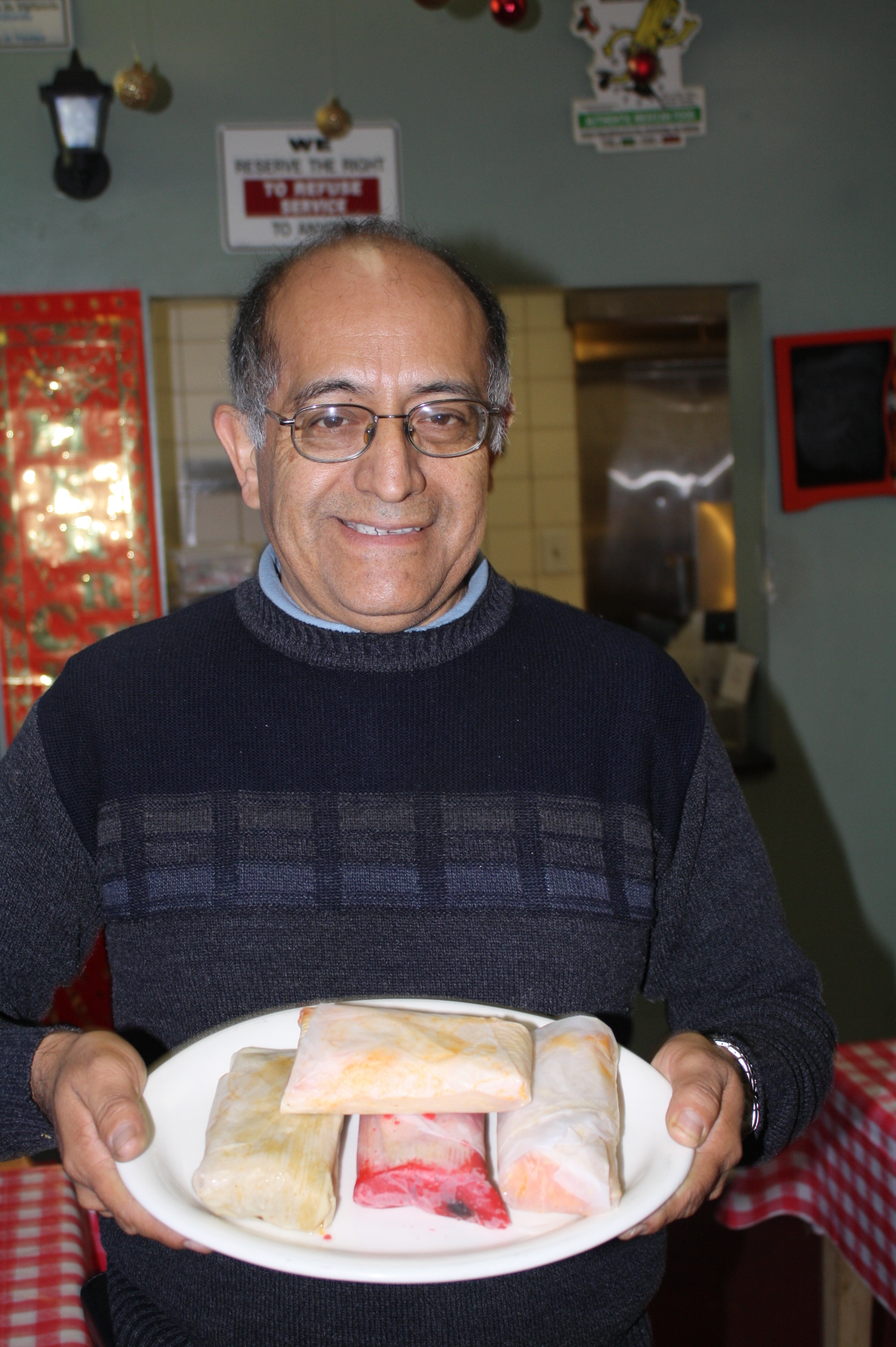 José Hernández, esposo de Justina Hernández, la dueña de la receta del famoso tamal tapatío. (Foto de Agustín Durán/El Pasajero).