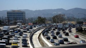 El tráfico en la autopista I-405. Foto de malingering, vía Flickr creative commons.