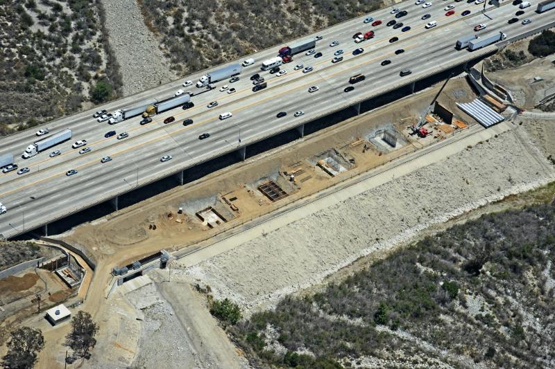 Trabajo de cimentación para el puente de San Gabriel River, junto a la autopista I-210, en Irwindale.