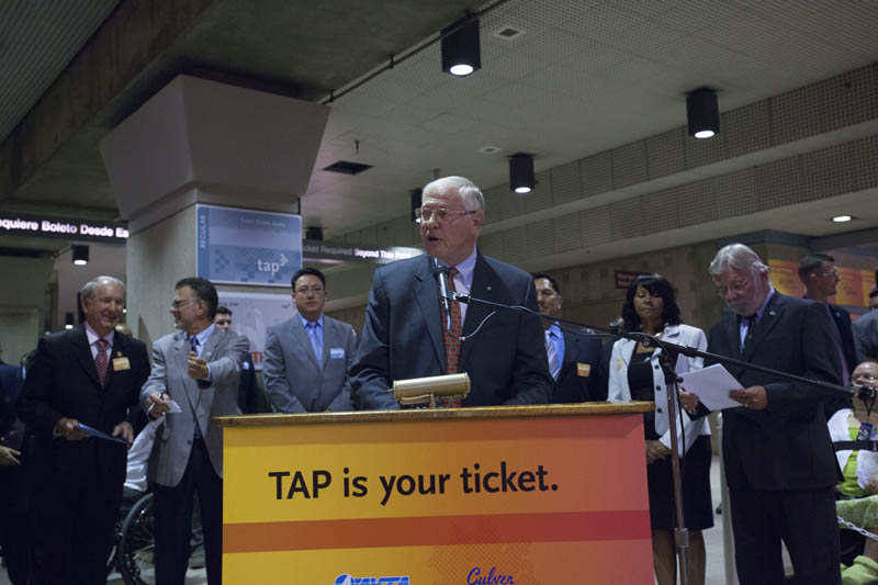 Michael D. Antonovich, presidente de la Junta de Directores de Metro y Supervisor del condado de Los Angeles durante el evento de prensa en Union Station. Foto Josh Southwick/Metro)