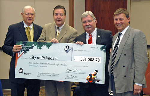 Measure R funds for Palmdale Metro and City of Palmdale officials at presentation of Measure R funds. Photo: Metro/Jose Ubaldo