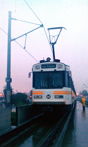 mbl095 The Overhead Power System failure was caused by a broken section insulator, but the support wire and the train contact wire did not break. The train came to a stop on the Slauson Station grade. Photo by Luis Inzunza