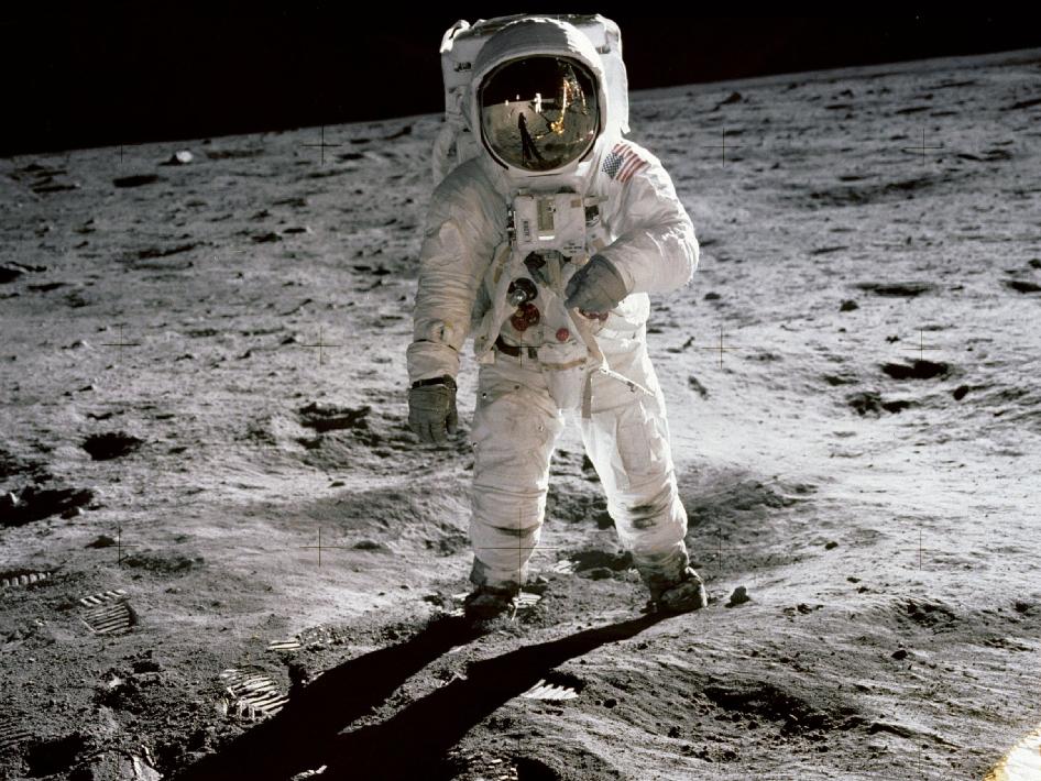 297167main_apollo_11_946-710