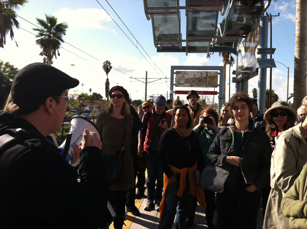 Artist Ronald J. Llanos talking about his artwork on a tour of Expo Line. Courtesy de LaB.