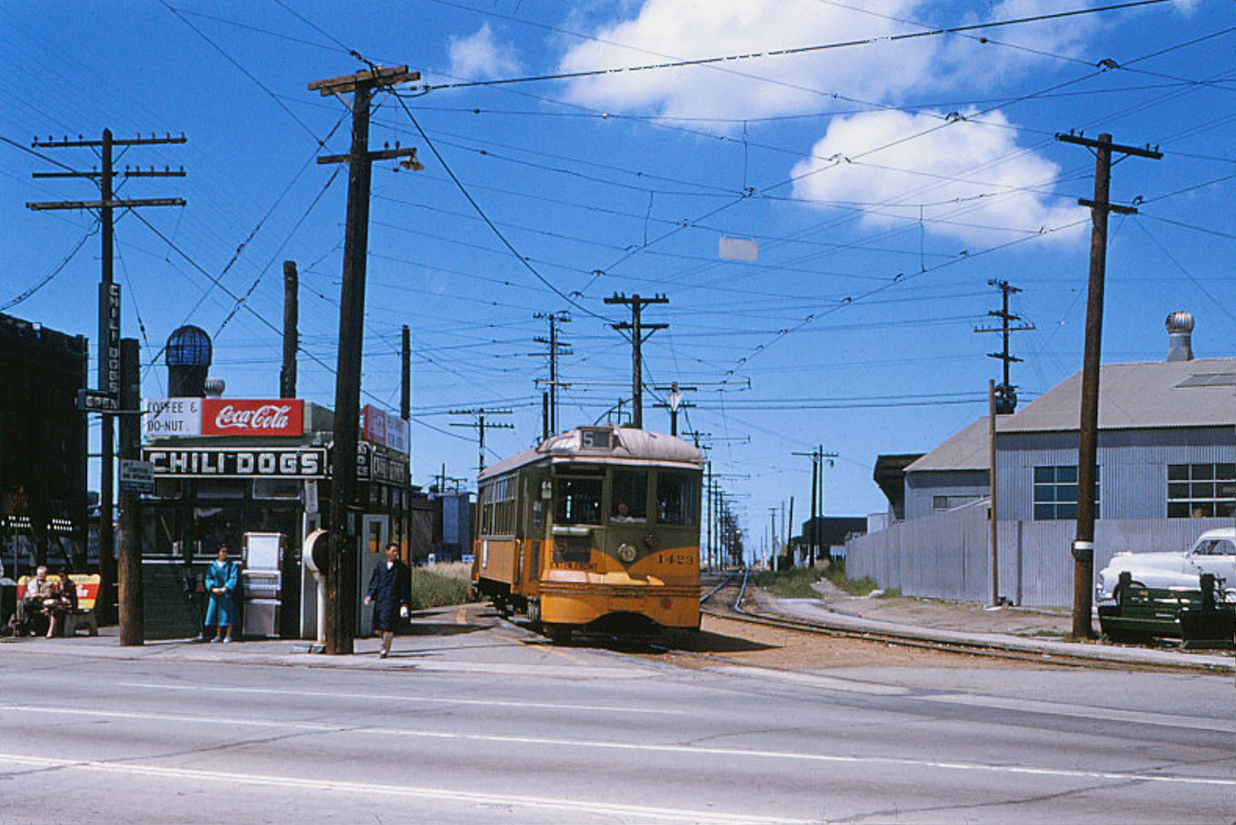 008 - Old - LATL 5 Line Car 1423 Northbound At Prw. & Crenshaw Bl. 19550507 (2)