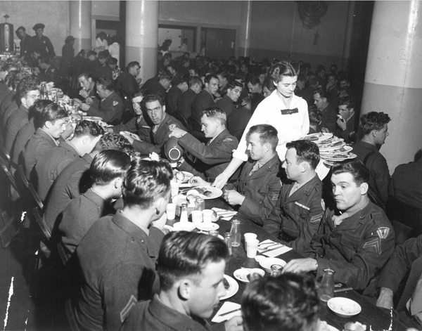 Soldiers crowding then-new Los Angeles Union Station's Fred Harvey restaurant during the WWII years. From Appetite for America, courtesy of the Kansas State Historical Society.
