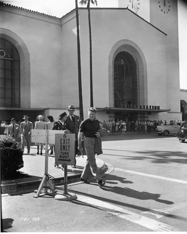 Behind-the-scenes photograph during the filming of Criss Cross, from 1949. A prominent scene was filmed at Union Station, using both interior and exterior shots. Courtesy of Universal Studios Licensing LLC.