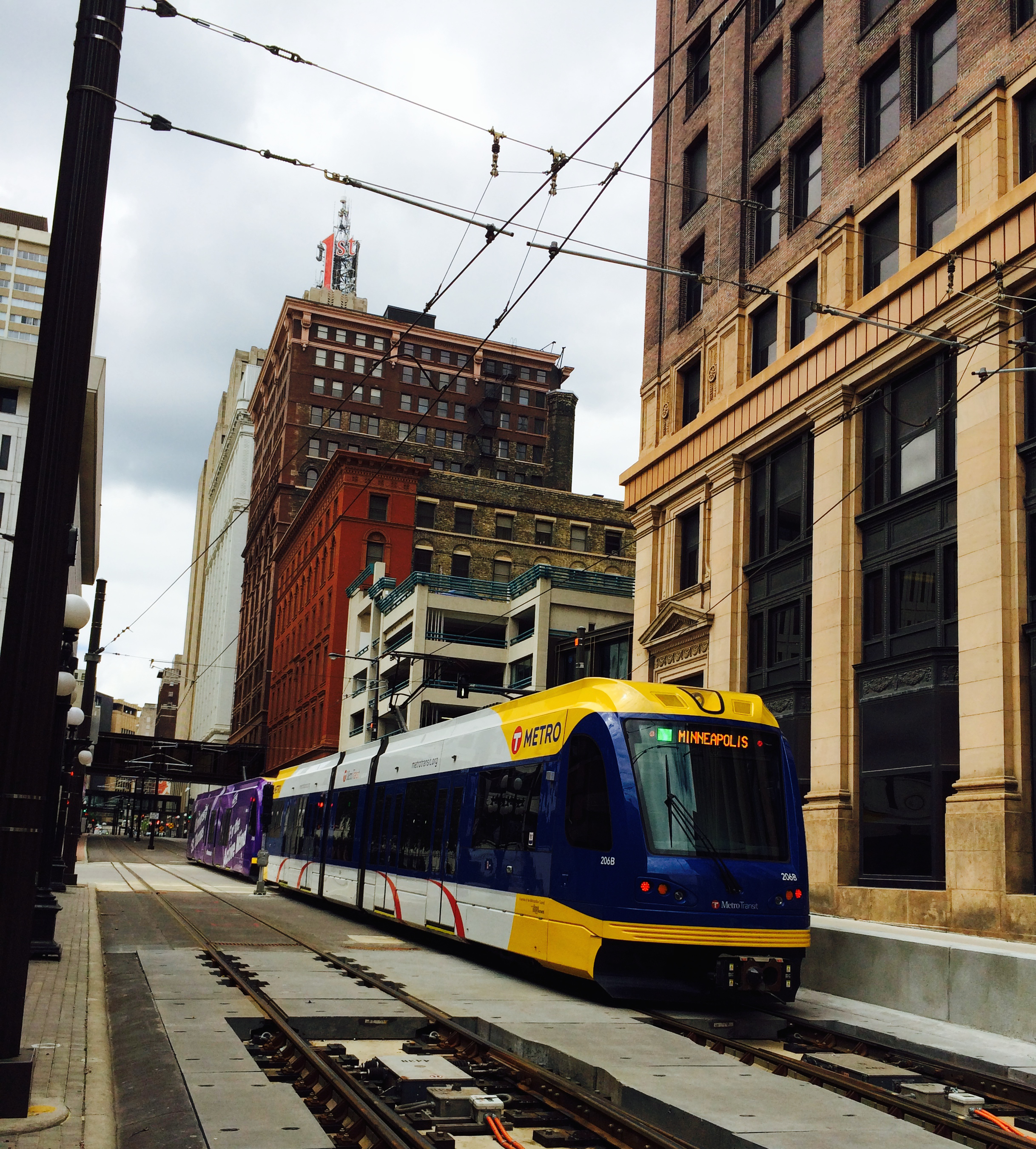 Green Line train to Minneapolis in downtown St. Paul. (Photo: Joseph Lemon/Metro)