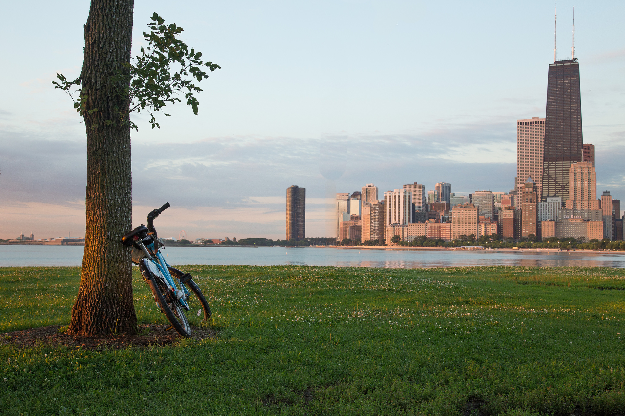 Divvy bike with John Hancock Center in background. Photo by Danny Fowler via Flickr Creative Commons