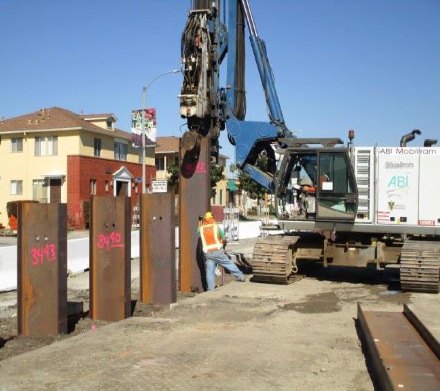 Installing the pilings that will support the walls of the underground segment between 60th and 67th.