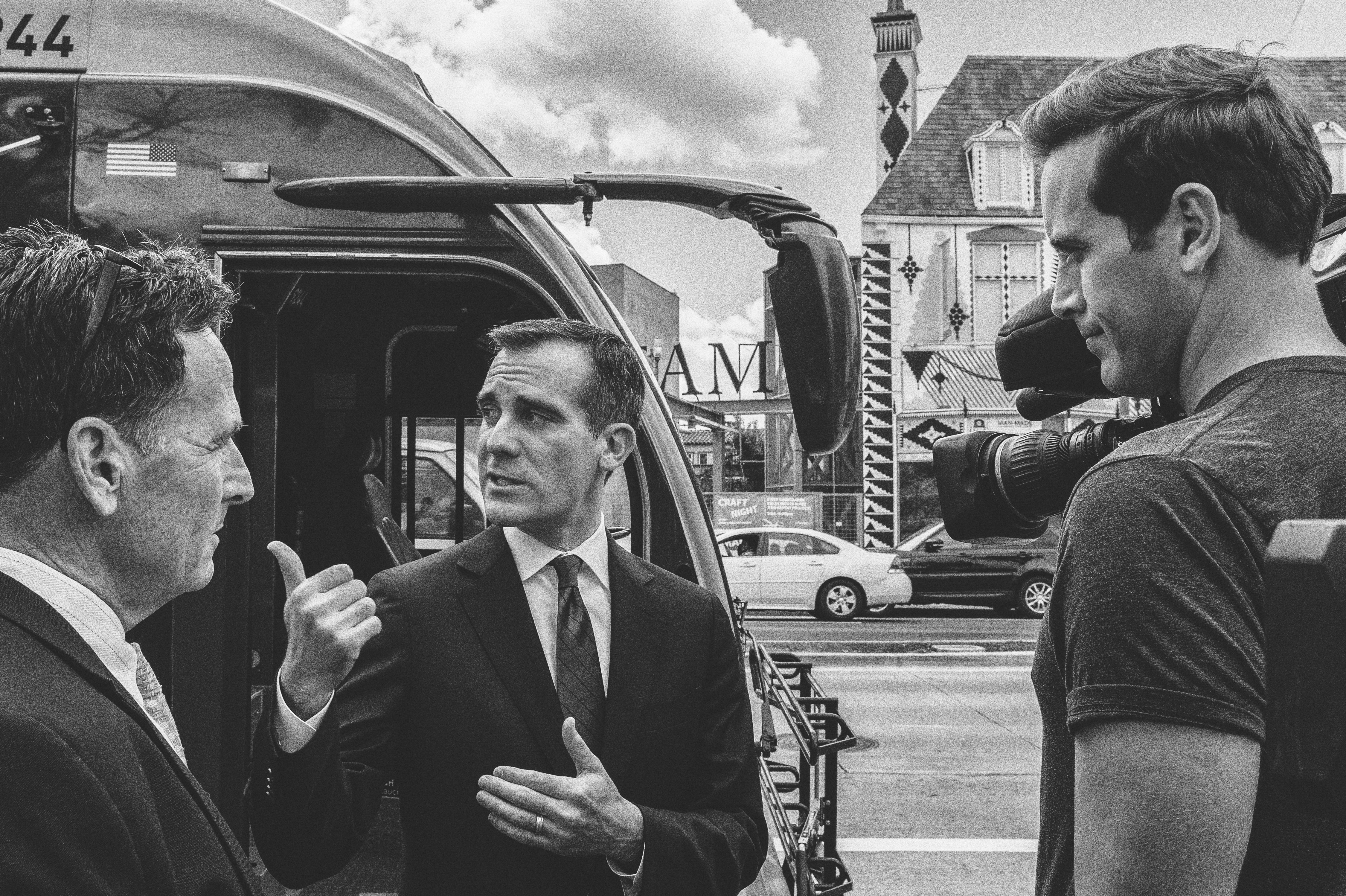 Mayor Garcetti at the opening of the Wilshire peak hour bus lanes last year. Photo by Steve Hymon/Metro.