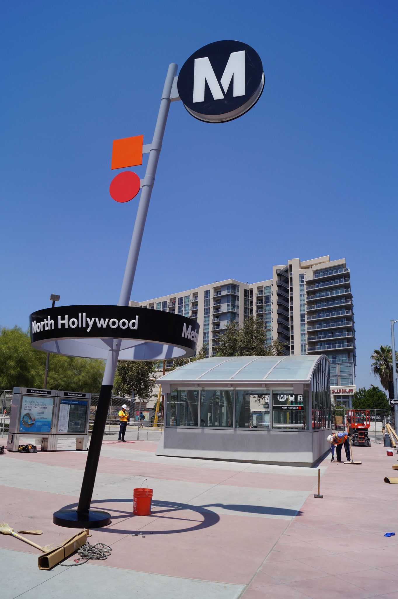 “Metro Pin” station sign debuts at new North Hollywood station entry