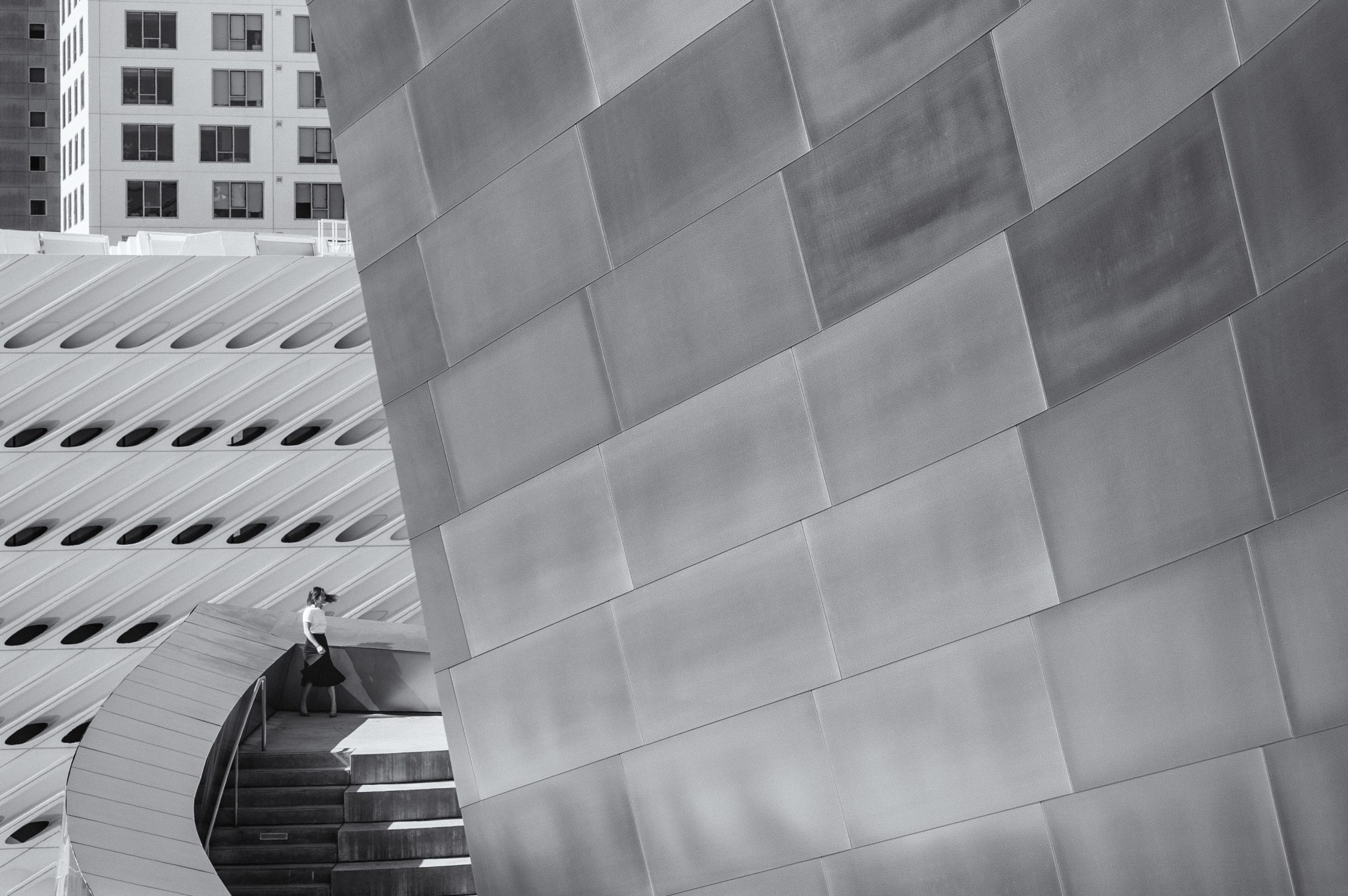 There are a series of walkways and stairs at Disney Concert Hall that lead to the gardens and other great viewpoints.