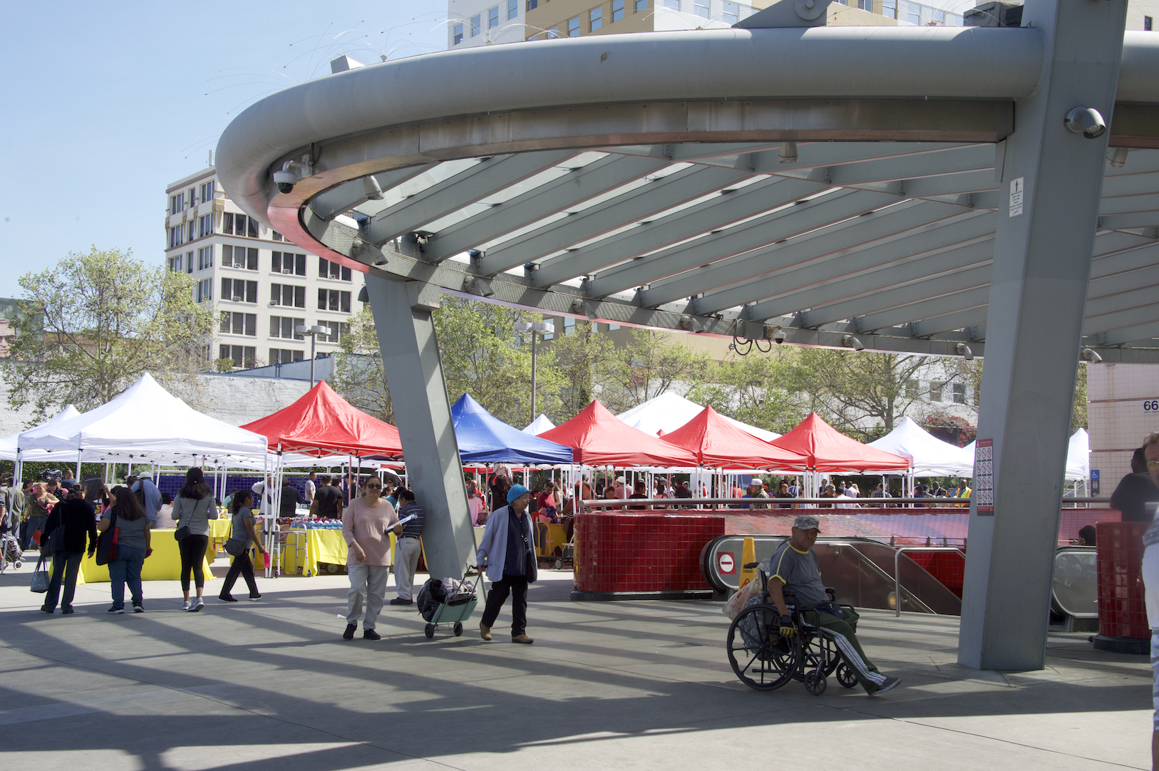 Metro partners with city, county and community groups on street vendor