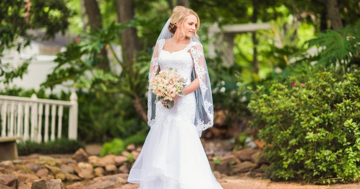 Jill Bridals at Butlers Courtyard 1 Butler's Courtyard Bridal Portrait