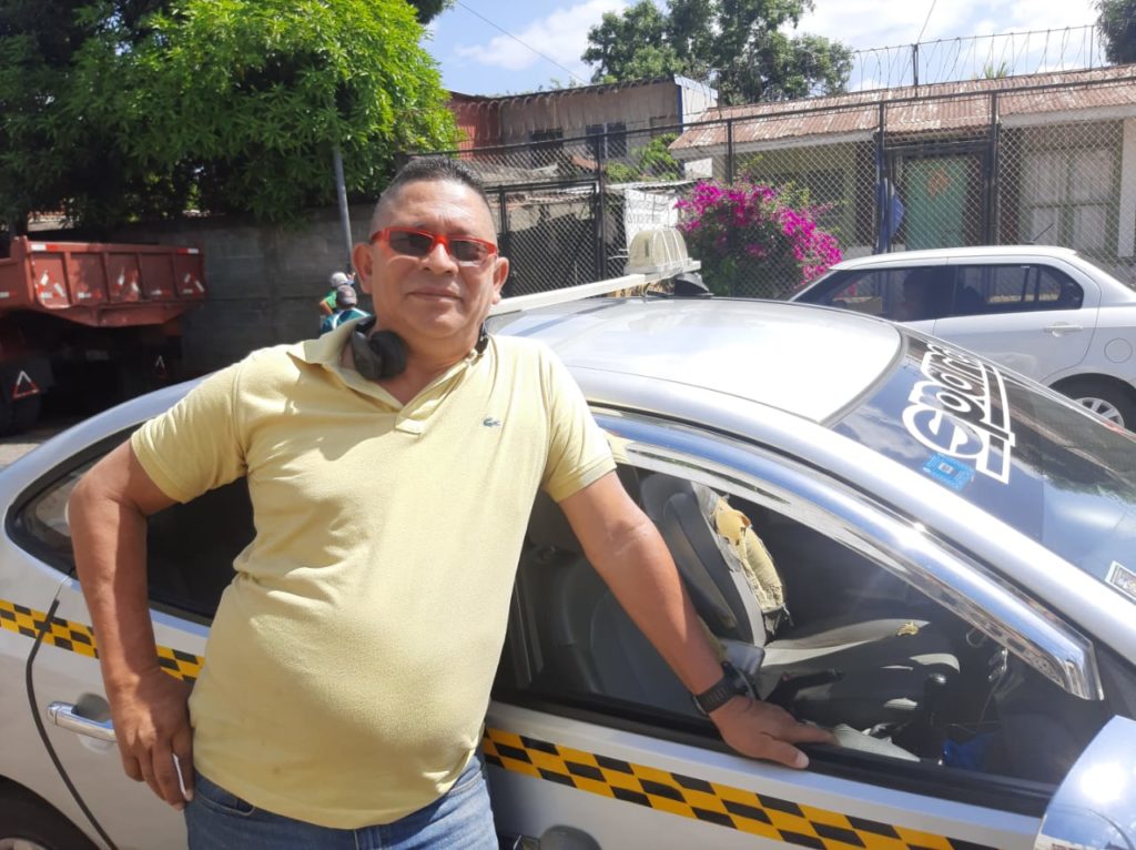El taxista Alan Sevilla, dice que muchos cadetes han cometido fechorías en horas y lugares que la Policía no vigila. Pero que no se puede generalizar, que hay gente honrada en su gremio. LA PRENSA/Perla Gutiérrez.