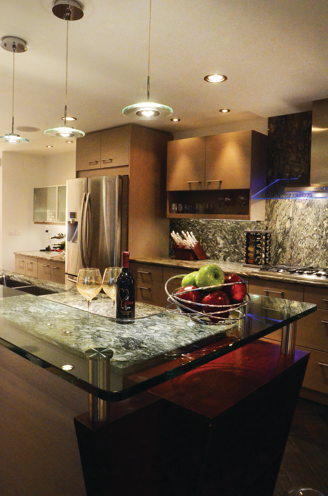 Masculine Makeover Gives Bachelor A Highstyle Kitchen For