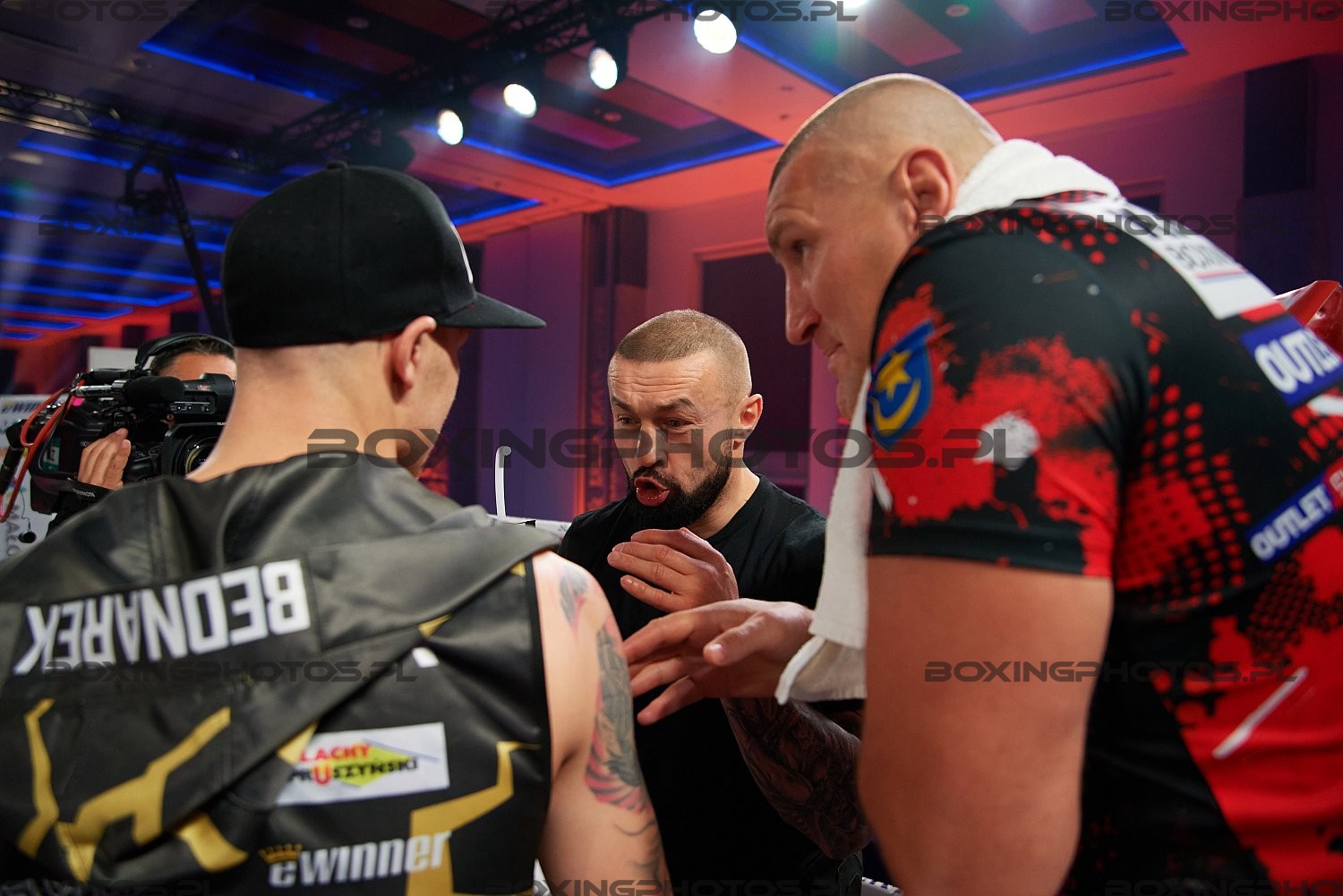 Kamil Bednarek, Uriel Gonzalez