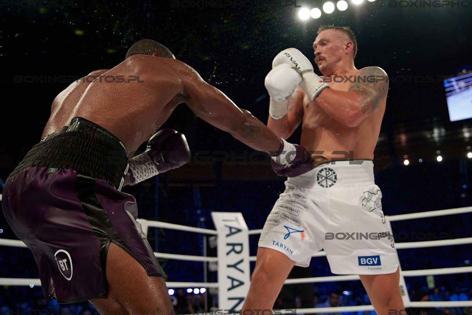 Oleksandr Usyk, Daniel Dubois, Wroclaw, Wrocław, 2023, usykdubois, low blow