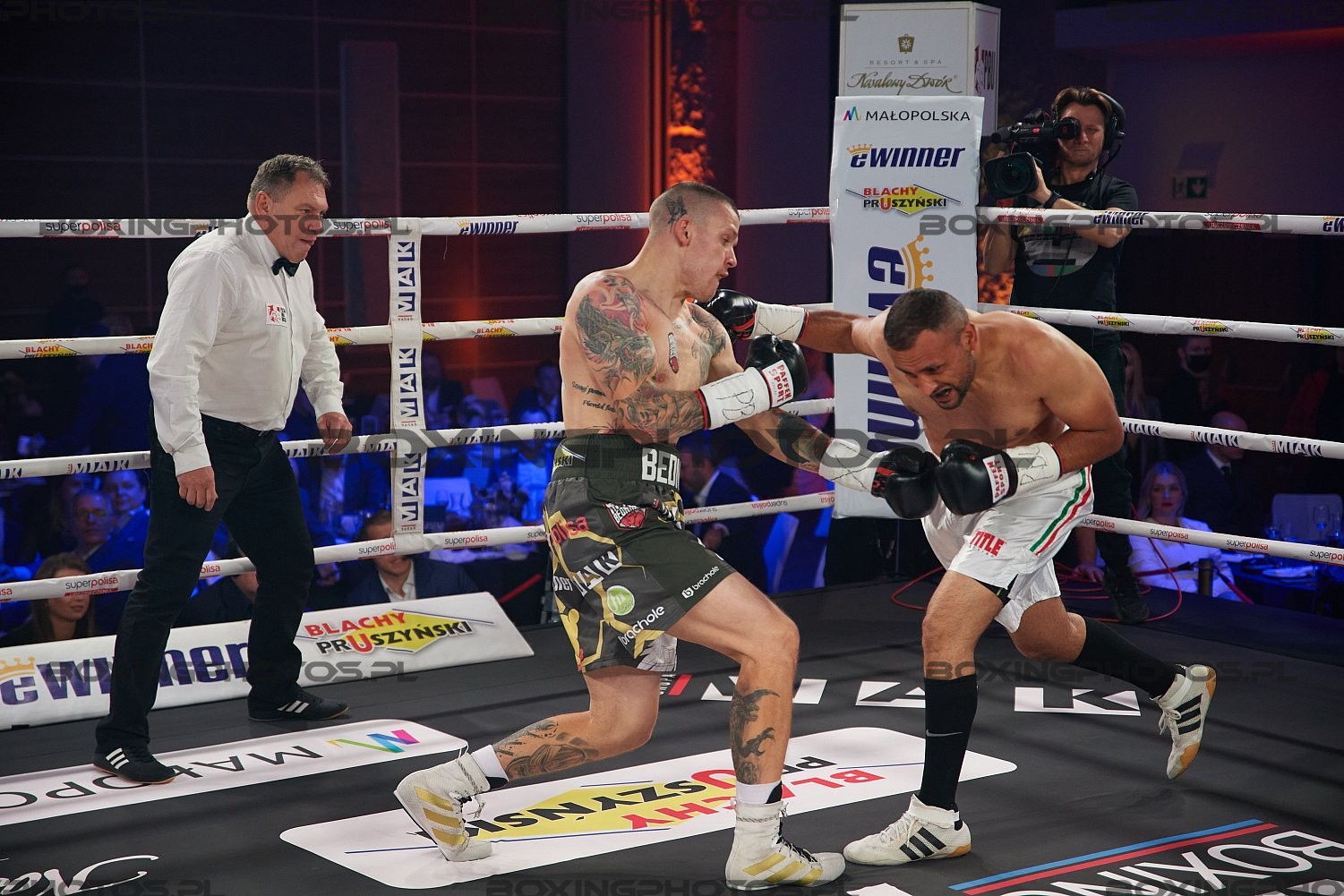 Kamil Bednarek, Uriel Gonzalez