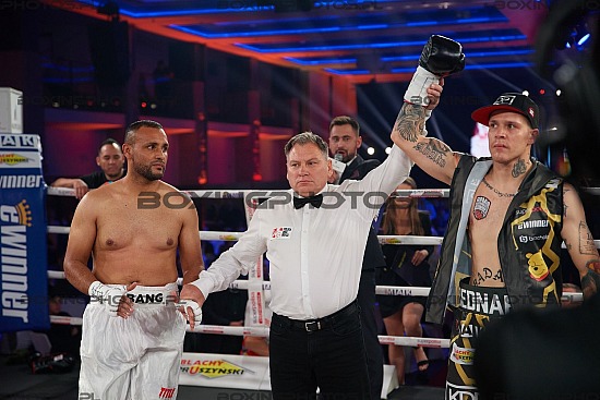 Kamil Bednarek, Uriel Gonzalez