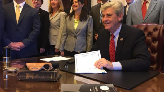 Phil Bryant Signs HB 786 Mississippi Constitutional Carry 2016