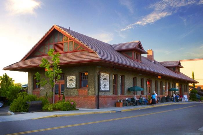 southern-oregon-mcmenamins-roseburg-station-pub-brewery-logo
