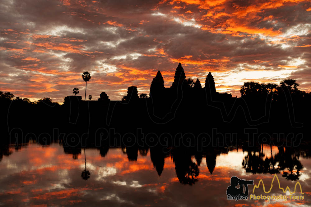 Angkor wat sunrise red clouds