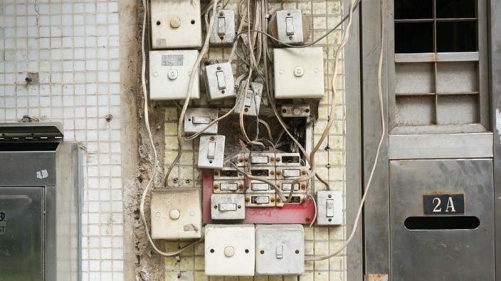 impact-of-bad-wiring-worn_out_wiring