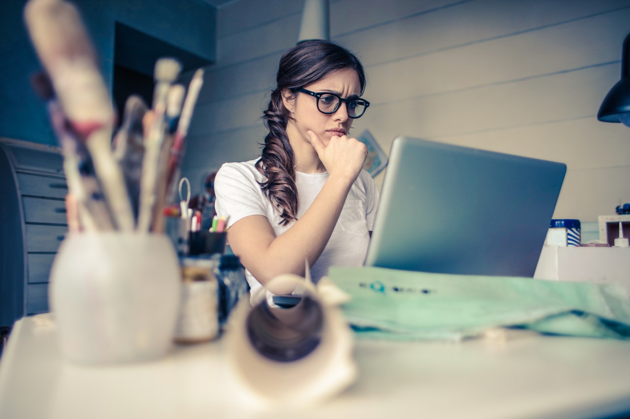Photo of a woman thinking 941555 %281%29