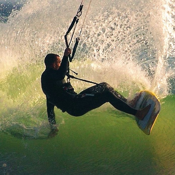 An introduction to Kitesurfing in the waves by Tom the Kiteboarding coach