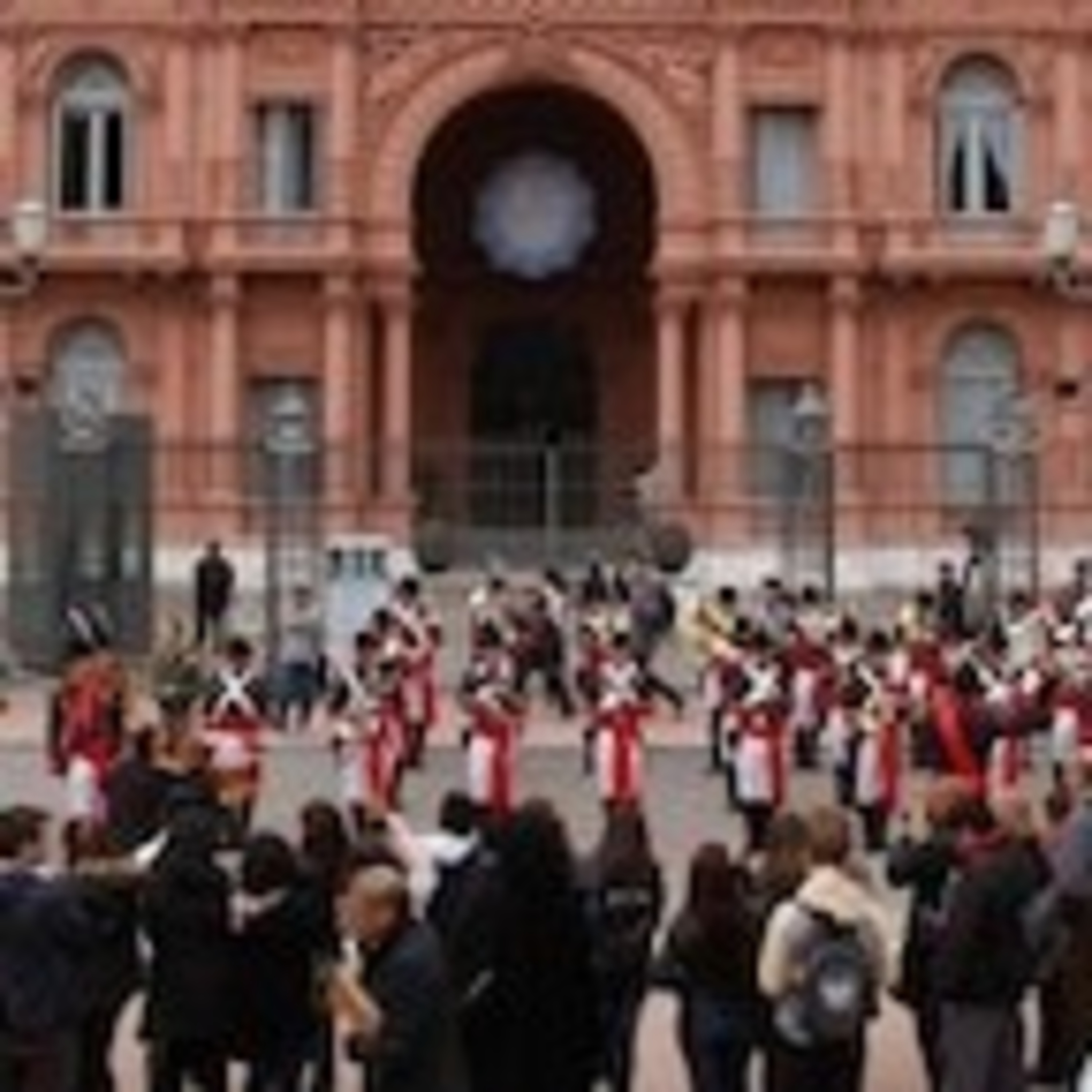 El Feriado del.25 de Mayo, se traslada o es inamovible?