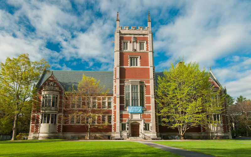 Top 5 Reasons to Apply to a Liberal Arts College