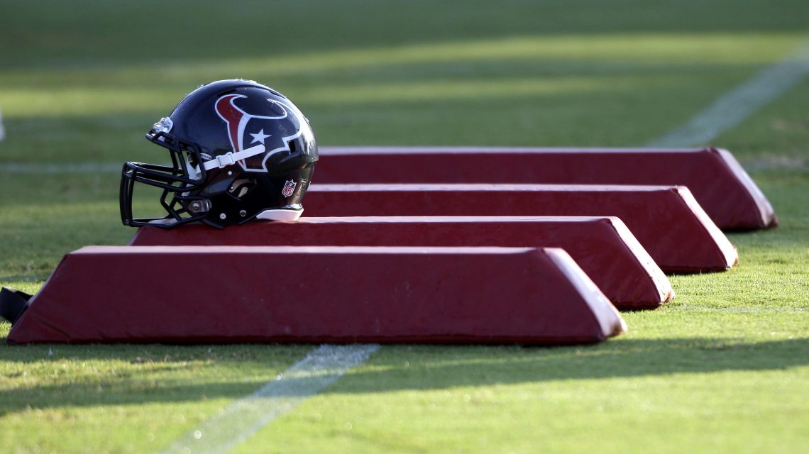 On Football: Training camps’ look defines strange times