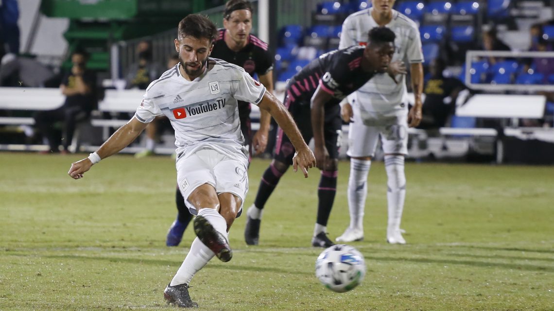 Rossi scores pair, LAFC gets revenge in 4-1 win over Seattle