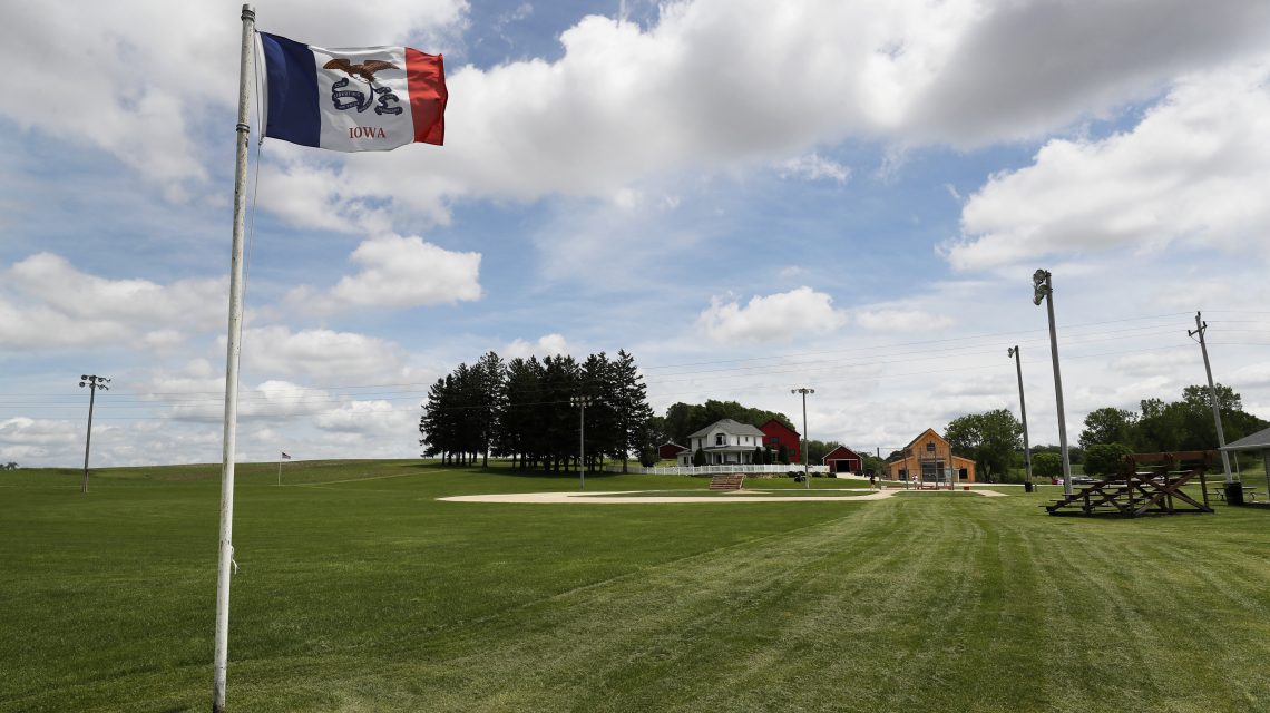 Cards replace Yanks as White Sox opponent at Field of Dreams