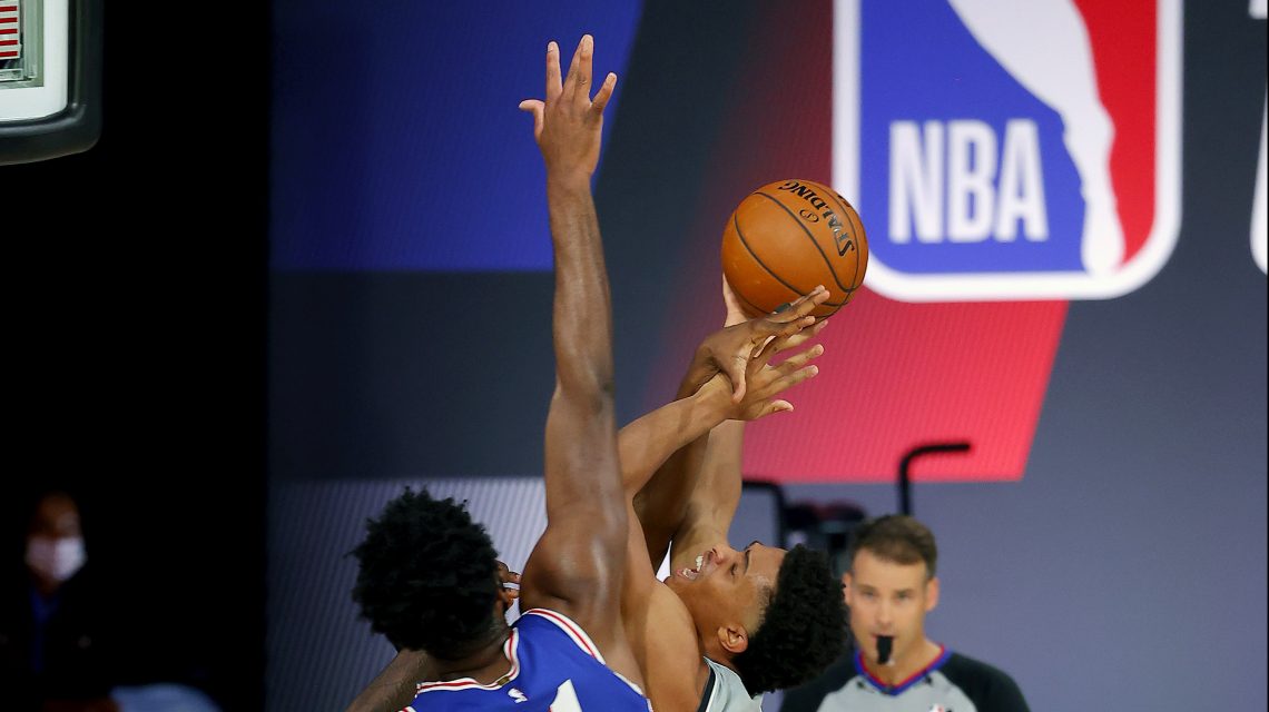Milton’s go-ahead 3-pointer helps 76ers edge Spurs 132-130