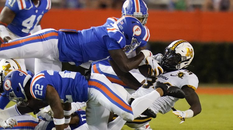 Florida LB Cox gets shot at former team in ‘Cocktail Party’