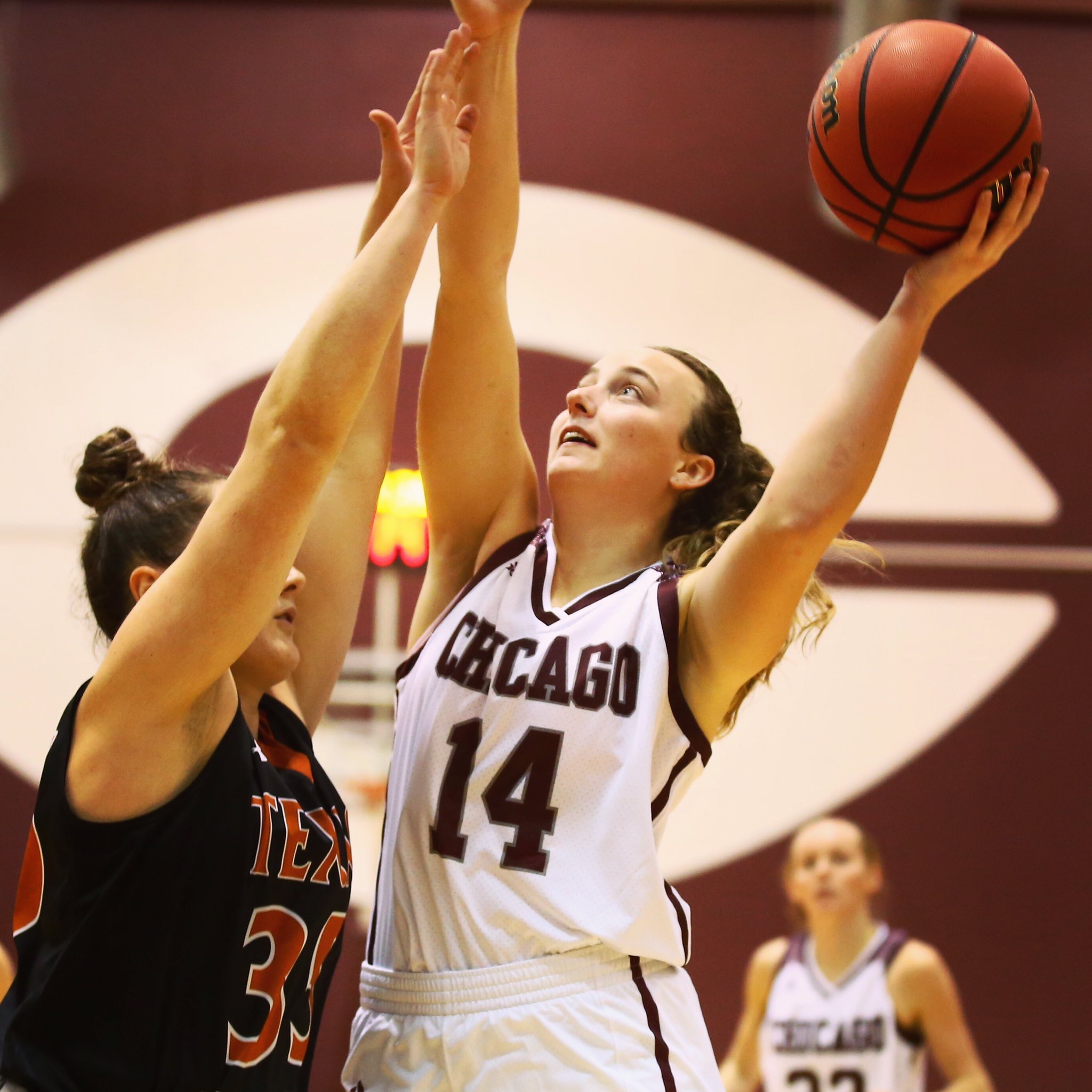 University of Chicago women's basketball player Klaire Steffens makes