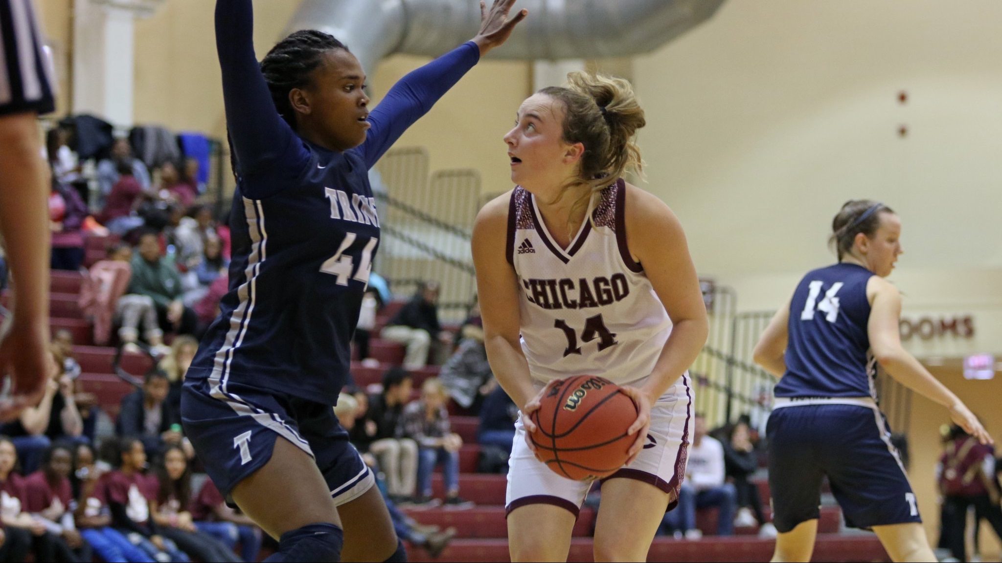 University of Chicago women's basketball player Klaire Steffens makes