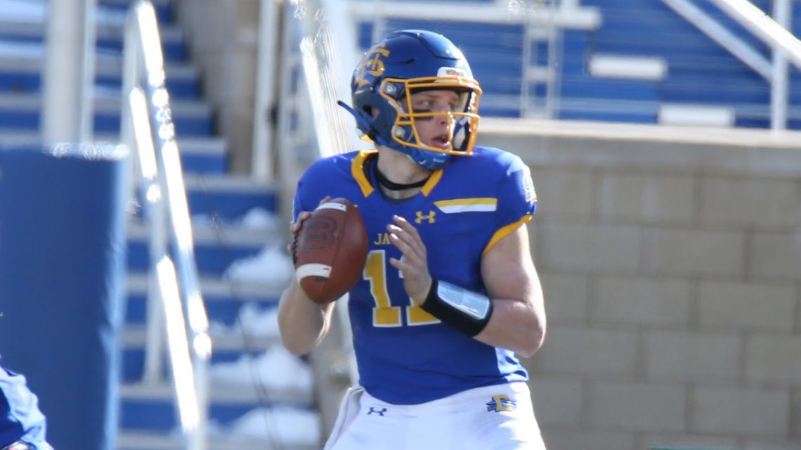 After emerging as South Dakota State’s No. 1 QB, Mark Gronowski isn’t letting his injury get in