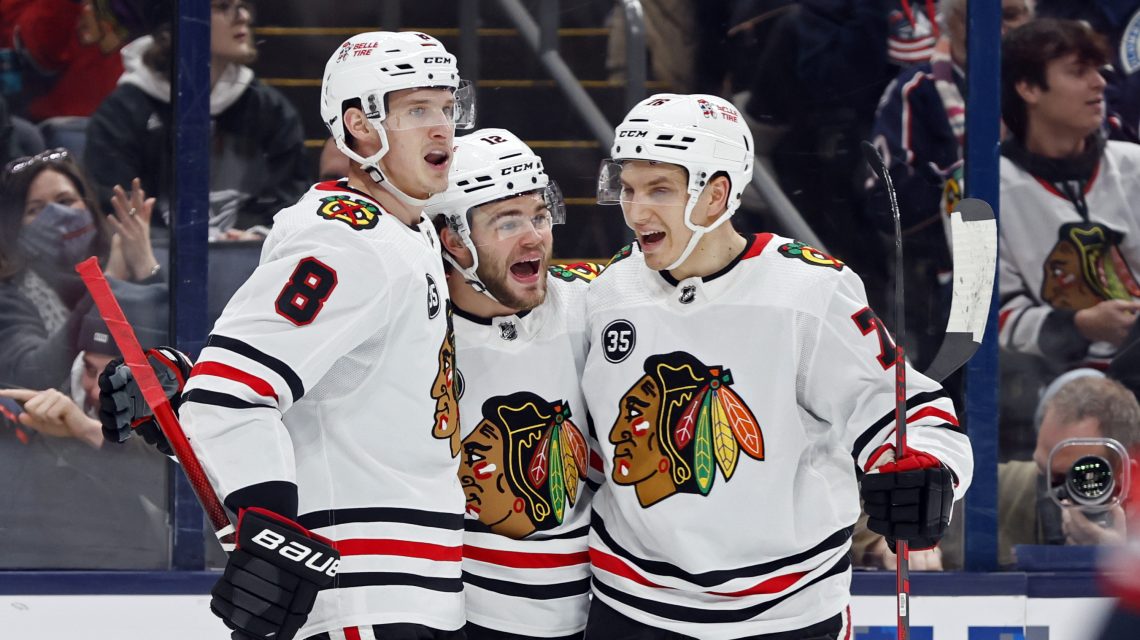 DeBrincat scores twice as Blackhawks top Blue Jackets 4-2